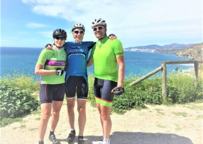Ciclismo en Cómpeta junto al mar Mediterráneo